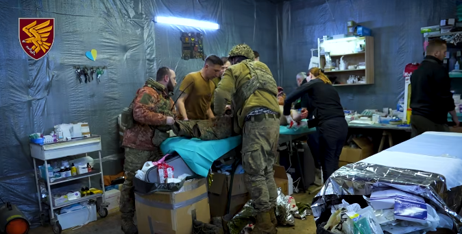 Військові медики 95-ої бригади показали, як рятують життя пораненим побратимам (ВІДЕО)