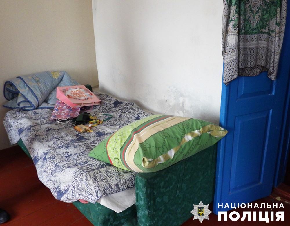 У Звягельському районі 38-річна жінка вкрала в пенсіонерки заощадження: гроші витратила на алкоголь та погашення боргів