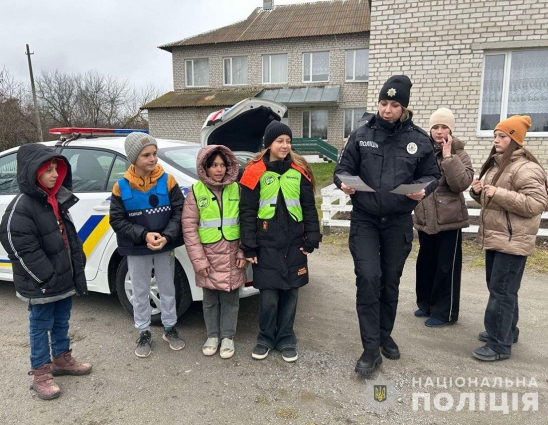 Про безпеку і не тільки: поліцейські проводять тематичні уроки на Звягельщині