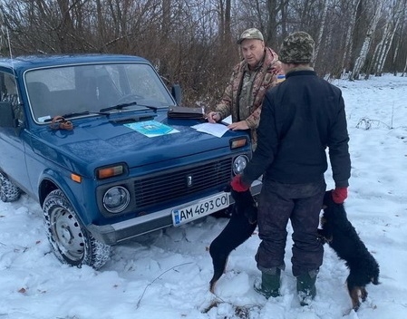 У Житомирській області інспектори виявили мисливця з двома собаками, а на річці Случ – рибалку