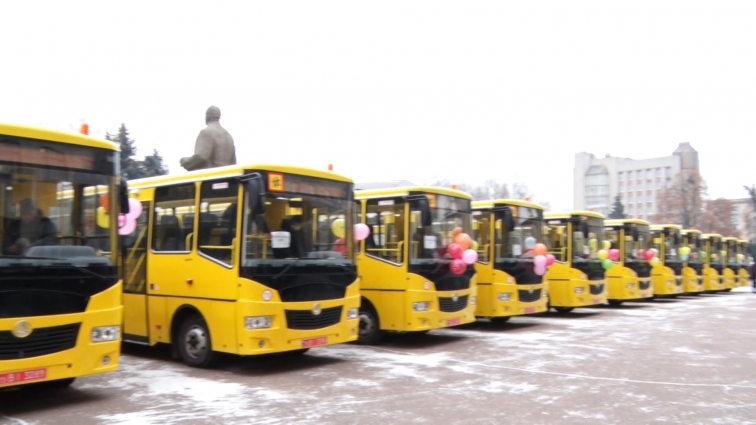 ОТГ Житомирщини отримали 16 шкільних автобусів