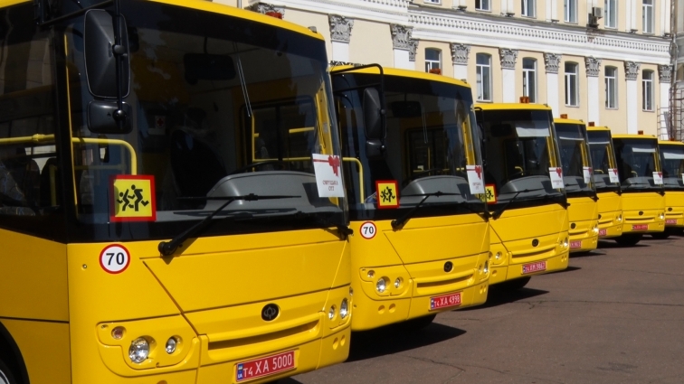 Школам Житомирщини передали 20 нових шкільних автобусів