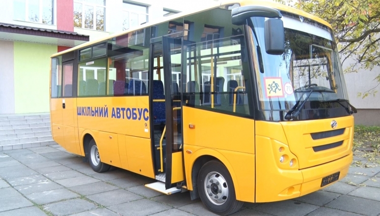 Народний депутат України Арсеній Пушкаренко передав шкільний автобус Радомишльській громаді