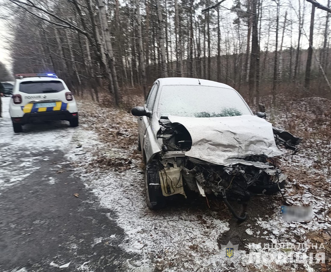 На Звягельщині в ДТП травмувалась водійка легковика, жінка в реанімації