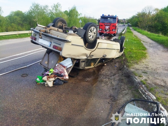 У Бердичівському районі п’яний водій ВАЗ скоїв ДТП, внаслідок зіткнення з Renault авто перекинулося