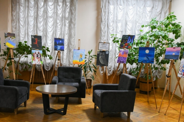 У Житомирі відкрилася виставка картин військових (ВІДЕО)