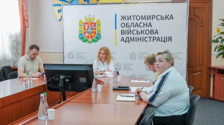 У Житомирі в рамках реалізації проєкту «Рух без бар’єрів» облаштовують паркомісця, оновлюють світлофори та встановлюють дорожні знаки