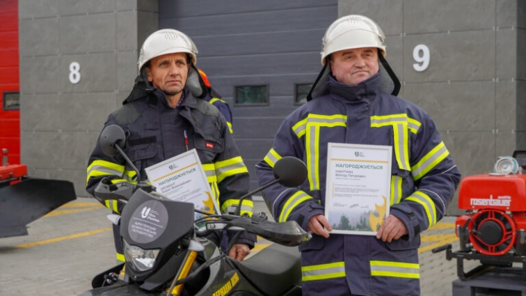 На Житомирщині 50 лісівників отримали відзнаки та премії за героїчну боротьбу з лісовими пожежами в різних регіонах