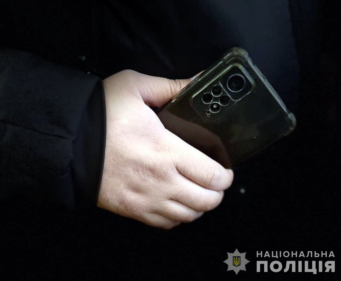 Вкрав телефон, підібрав пароль та переказав собі чужі кошти: у Швайківській громаді викрили чоловіка на крадіжці чужого майна
