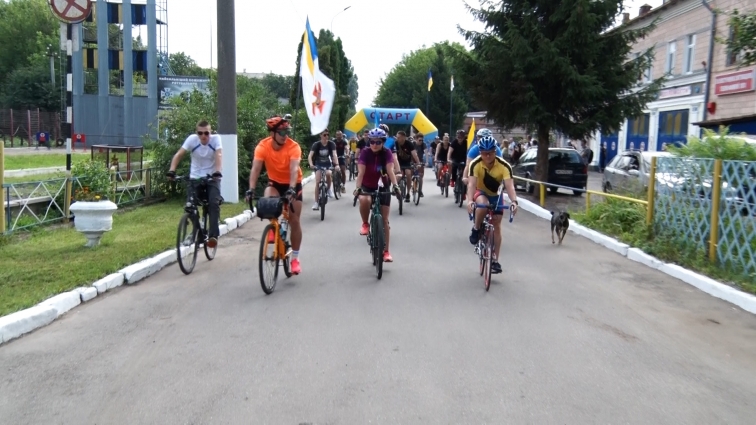 У Житомирі провели благодійний велопробіг на підтримку ЗСУ: скільки зібрали (ВІДЕО)