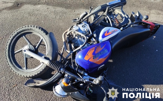 В Олевську водій Volkswagen збив мотоцикліста, останній з травмати потрапив до лікарні (ФОТО)