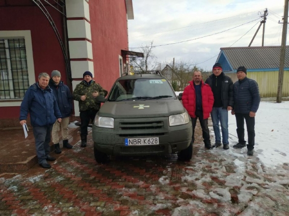 Волонтери Горщиківської громади продовжують підтримку воїнів-захисників: придбали радіостанцію та автомобіль