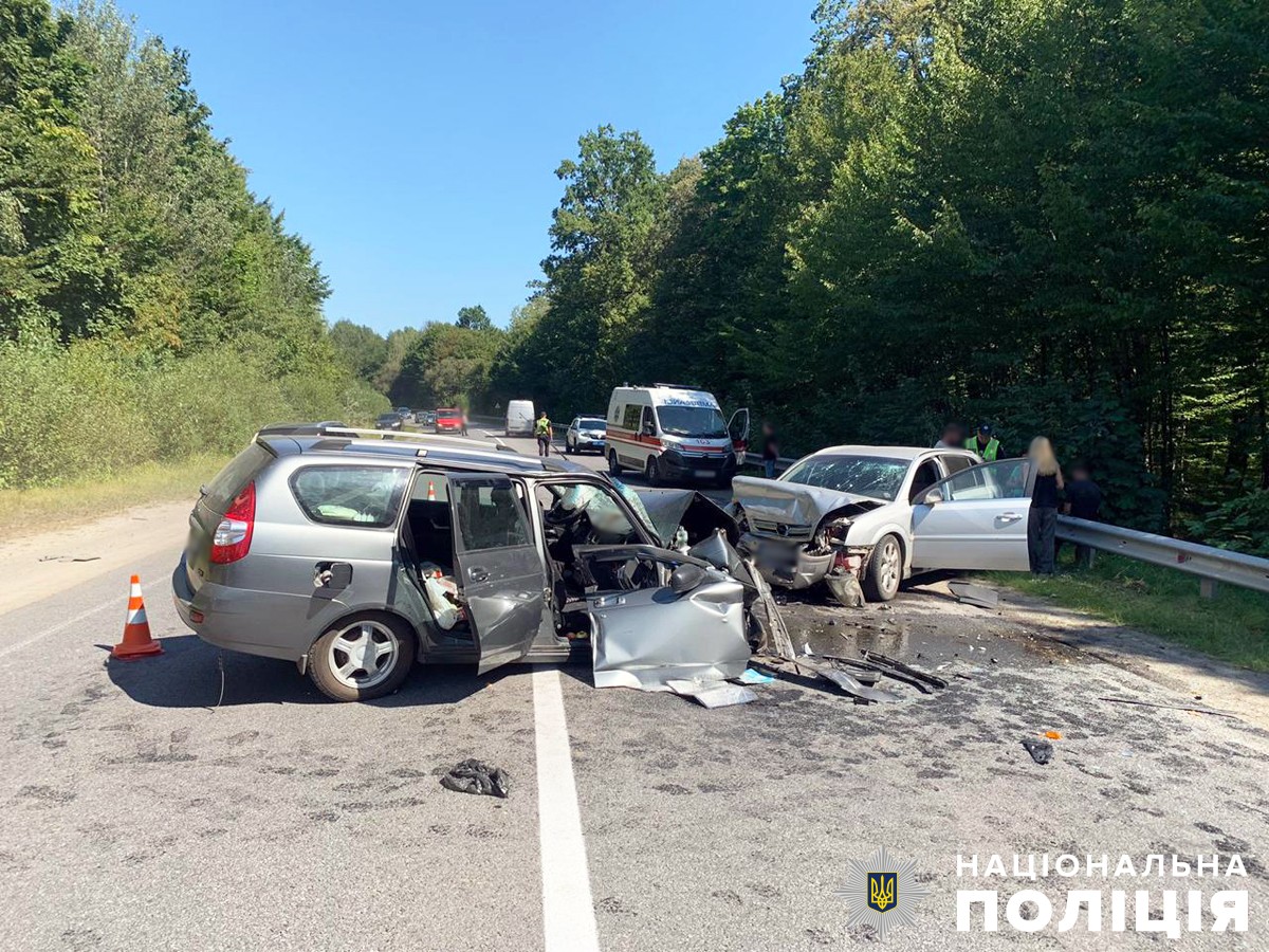 Поблизу села Перлявка сталася ДТП: двоє людей загинули, ще двоє – в лікарні