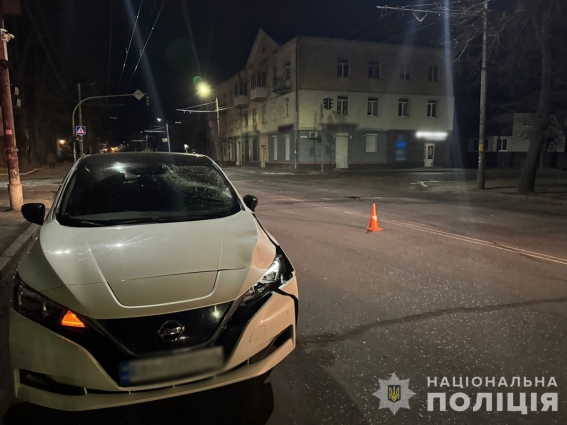 У Житомирі водій автомобіля «Nissan» наїхав на чоловіка, який знаходився на дорозі