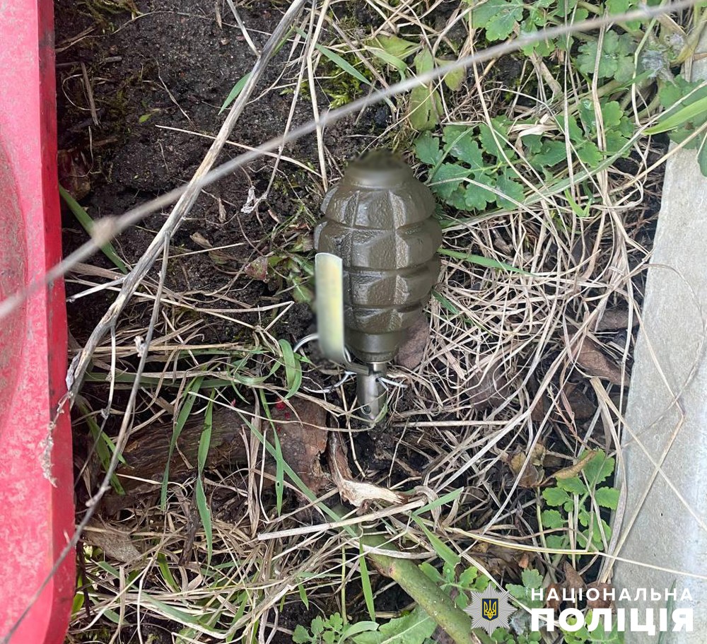 Їздив містом з гранатою: у Коростені поліцейські вилучили у водія боєприпас (ФОТО)