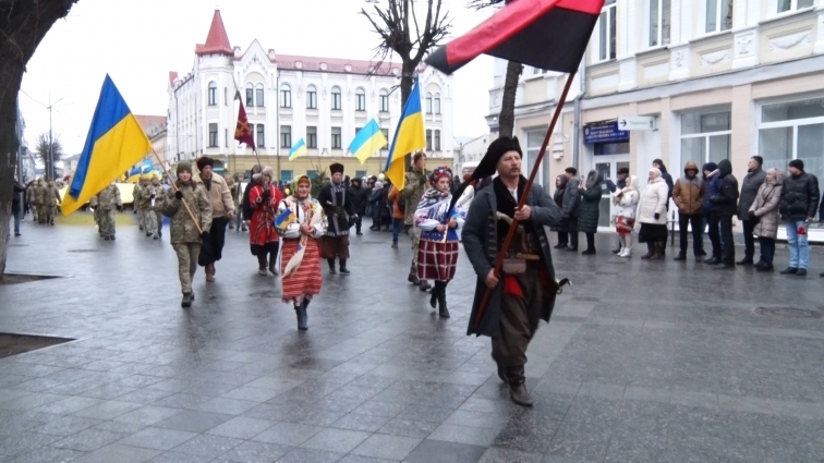 Кількасот житомирян традиційно відзначили День Соборності України