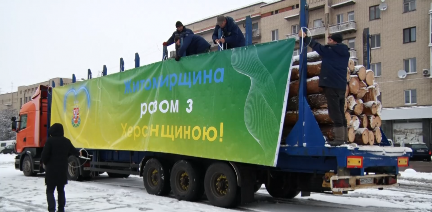 Житомирщина разом з Херсонщиною: 165 тон гуманітарного вантажу відправились до деокупованої області (ВІДЕО)
