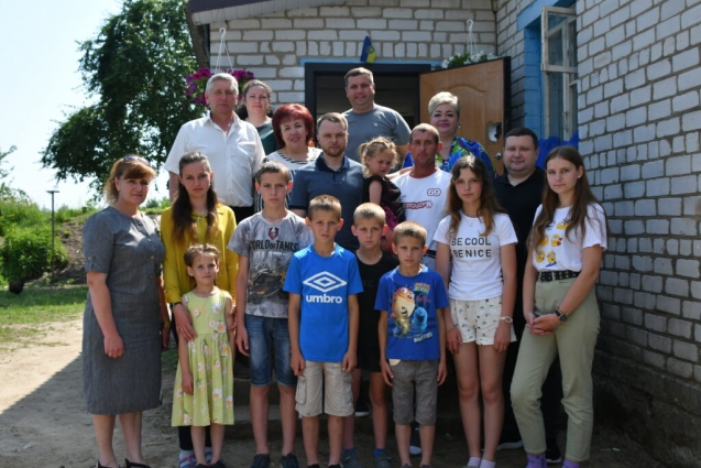 На Житомирщині проживає дванадцять багатодітних одиноких батьків, серед яких батько 10 дітей — Микола Базилюк
