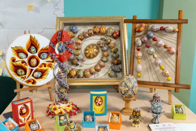 У Житомирській обласній універсальній науковій бібліотеці імені Олега Ольжича відбувся творчий захід «Писанкова майстерня Житомирщини»