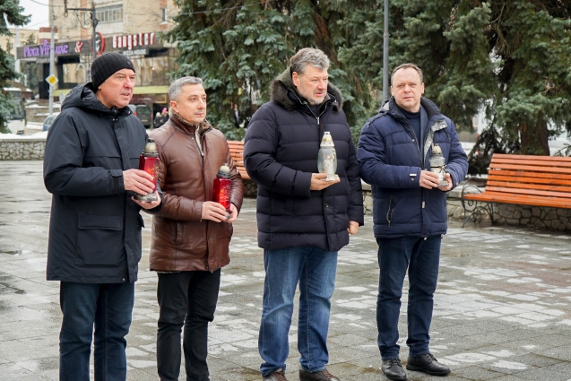 У Житомирі вшанували памʼять захисників Донецького аеропорту (ФОТО)