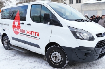 «Крапля життя» для Житомирщини: обласному центру крові передали спеціалізований автомобіль для виїзної заготівлі