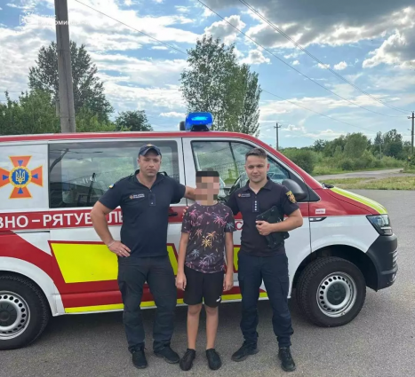У Коростенській громаді рятувальники допомогли підлітку звільнити палець, який застряг у металевій трубі