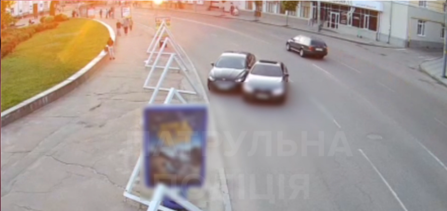 У Житомирі в центрі міста сталась потрійна ДТП: на водія BMW склали протокол (ВІДЕО)