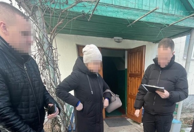 Афера з орендою земель: на Житомирщині слідчі поліції повідомили державній реєстраторці про підозру
