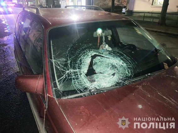У Житомирі під колеса автівки потрапив 61-річний містянин, чоловік в лікарні