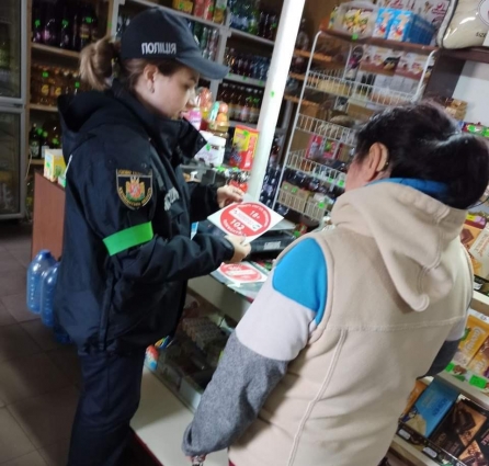 На Житомирщині ювенальні поліцейські задокументували 90 фактів продажу неповнолітнім цигарок та алкоголю