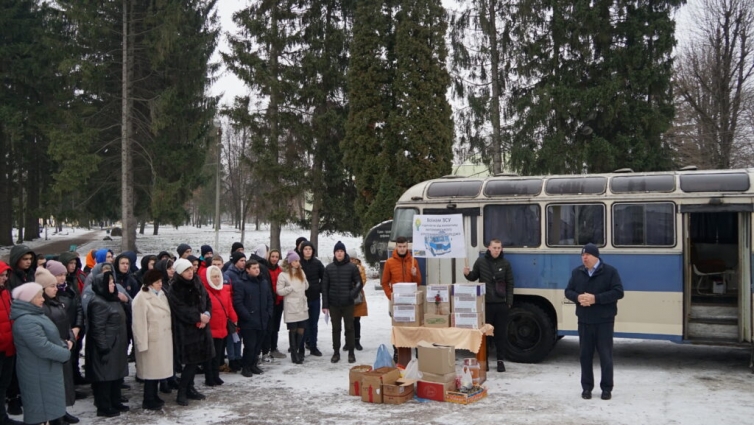 Житомирський агротехнічний коледж передав захисникам України автобус