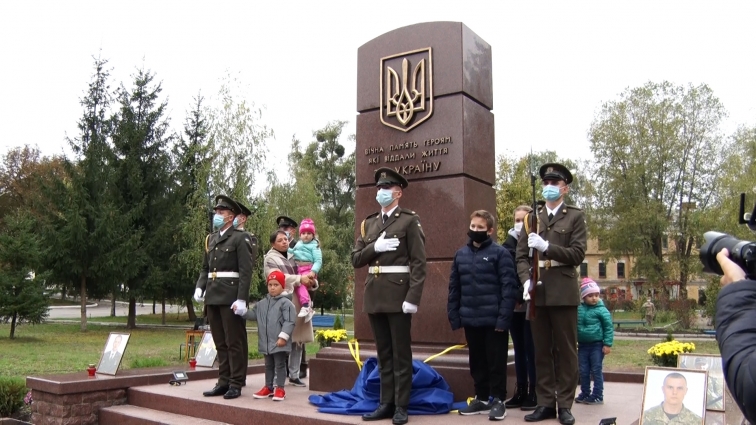 У Житомирському військовому інституті імені С.П. Корольова відкрили пам’ятний знак героям, які віддали своє життя за Україну