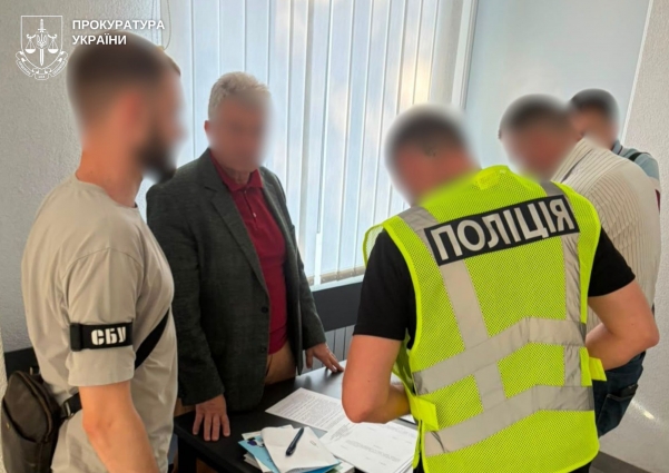4000 доларів США за фальшиві медичні документи для військового – прокурори повідомили про підозру головному лікарю районної лікарні