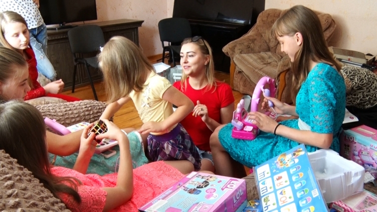 Конфісковані митницею іграшки віддають дітям