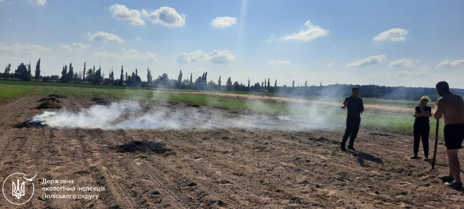 У Новогуйвинській громаді за спалювання залишків сухої трави на порушника склали протокол