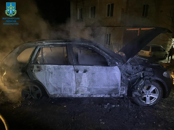 Чоловіка, який у Бердичеві спалив автомобіль військового, взяли під варту