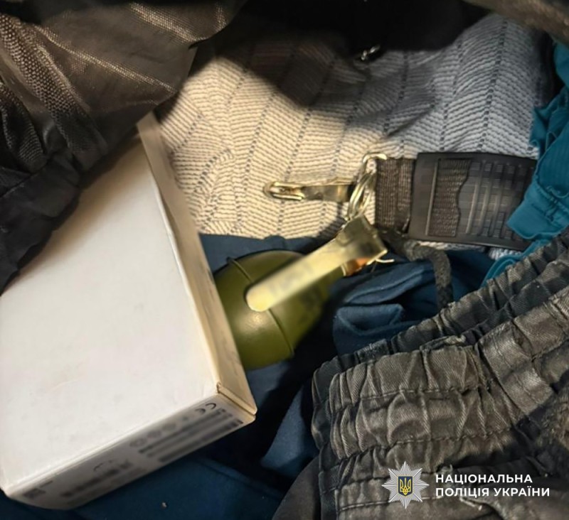 Граната в сумці містянина: в Житомирі поліцейські розслідують незаконне поводження з боєприпасами