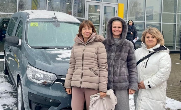 У Семенівській громаді придбали спеціалізований автомобіль для перевезення осіб, які користуються кріслами колісними