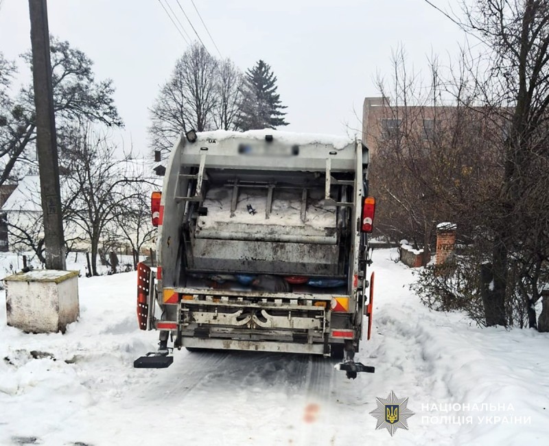 В Андрушівці під колесами сміттєвоза загинула пенсіонерка