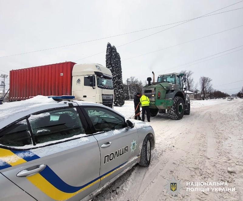 За місяць понад 400 порушень ПДР припинили поліцейські в Житомирському районі