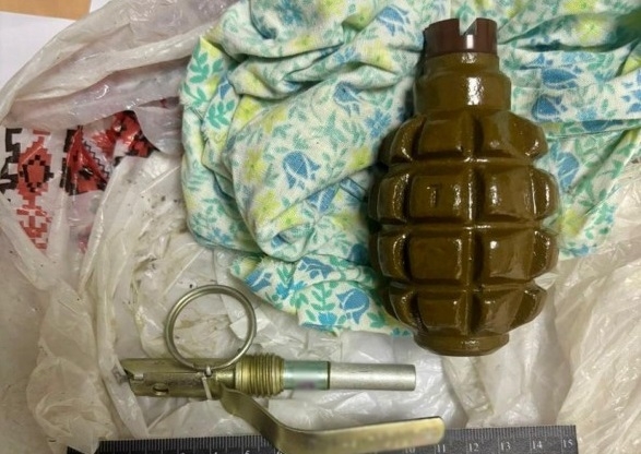 На Звягельщині затримали 67-річного чоловіка, який намагався продати гранату Ф-1 з підривачем