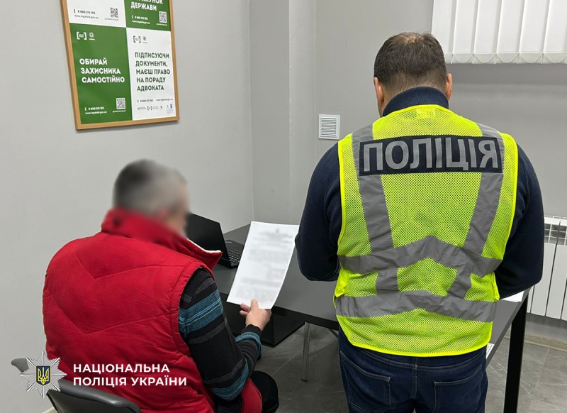 Діяв в інтересах країни-агресора: житомирські поліцейські повідомили про підозру організатору «ботоферми»