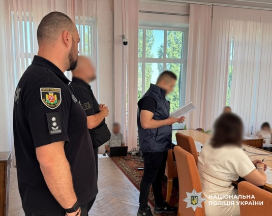 Поліцейські довели причетність однієї з селищних голів Житомирщини до протиправної схеми заробітку