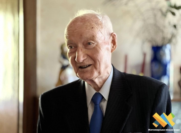 У Житомирі вітали з 100-літнім ювілеєм ветерана Другої світової війни Кирила Семенова (ФОТО)
