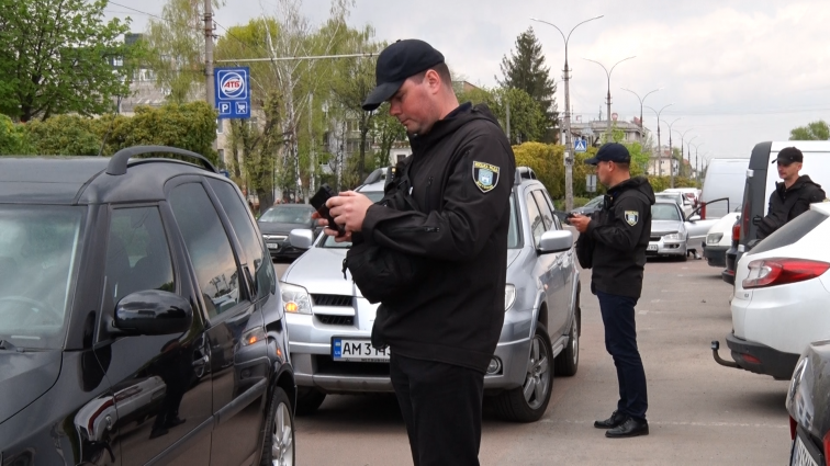 У Житомирі відновили роботу інспектори з паркування: за минулу добу виписали понад 30 штрафів