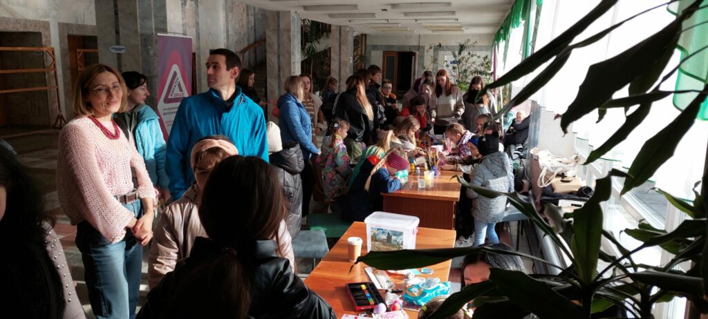 У Хорошеві провели благодійний ярмарок на підтримку ЗСУ, волонтери зібрати більше 47 тис. грн.