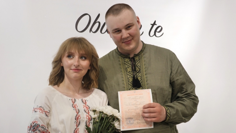 У Житомирі знову весілля: нову родину створили військовий Олексій та його кохана Вероніка