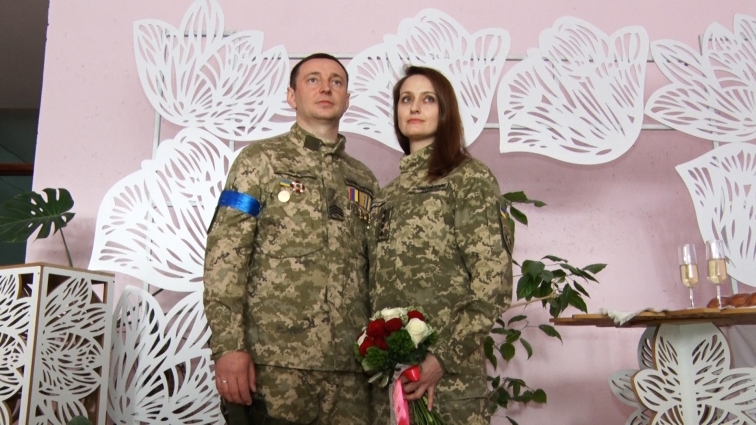 На одну сім’ю в Україні стало більше: на Житомирщині одружилися військові Сергій та Антоніна