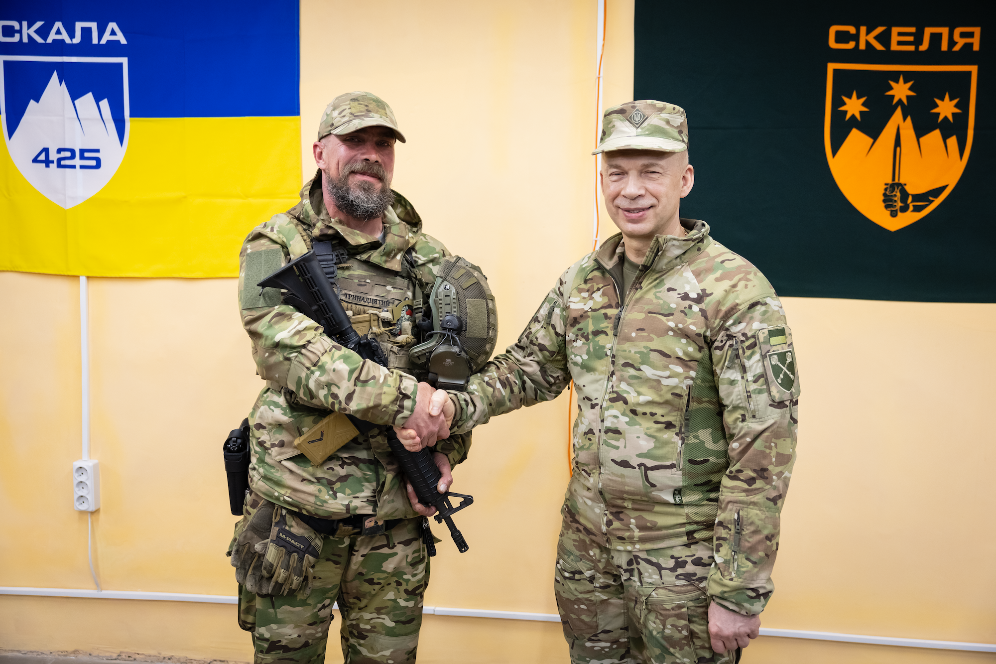 Молодший сержант Андрій Ковтонюк отримав нагороду від головнокомандувача ЗСУ Олександра Сирського