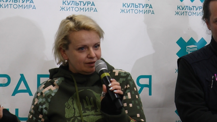 Головна акторка фільму «Коза Ностра. Мама їде» презентувала стрічку у Житомирі (ВІДЕО)